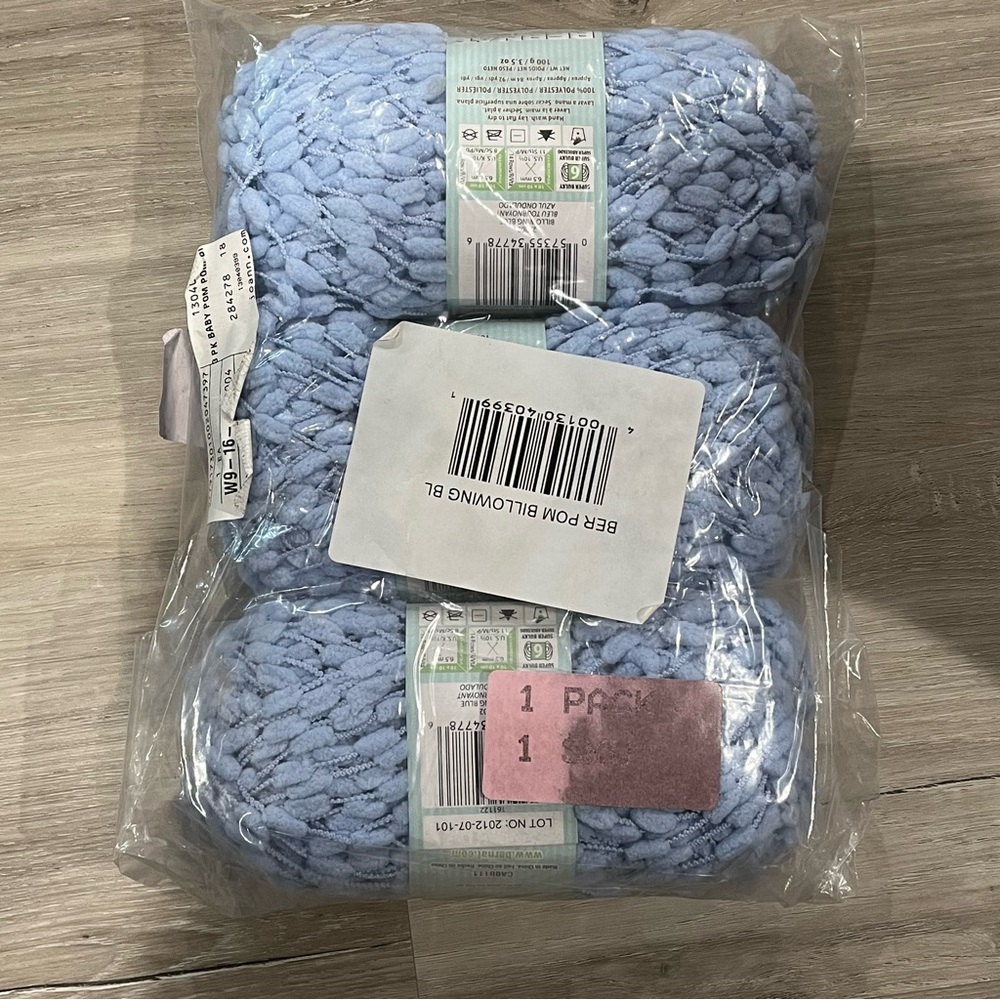 NWT Set of 3 Skeins Bernat Baby Pom Pom Yarn (Billowing Blue) Super Bulky #6 - Picture 2 of 10